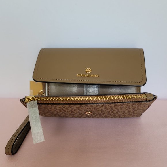 Michael Kors Jet Set Charm Signature Logo Colorblock LG Flap Phone Wristlet- ⭐ - Picture 8 of 16